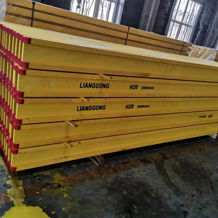 Mikil bur&eth;argeta Birch H20 timburbj&aacute;lki af formwork Systems